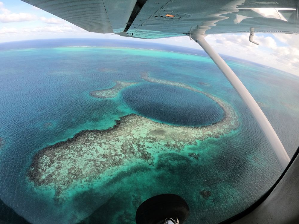 Flyv over Blue Hole i Belize